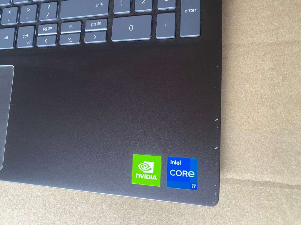 NVIDIA GEFORCE  MX330 DELL Vostro 5502 CORE  i7-1165G7  16 GB DDR4  512 GB SSD  GPU 15.6`*8 GB RAM